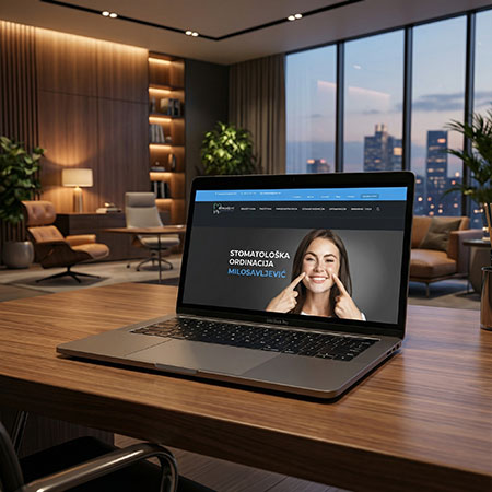 Laptop na stolu u veoma modernoj kancelariji